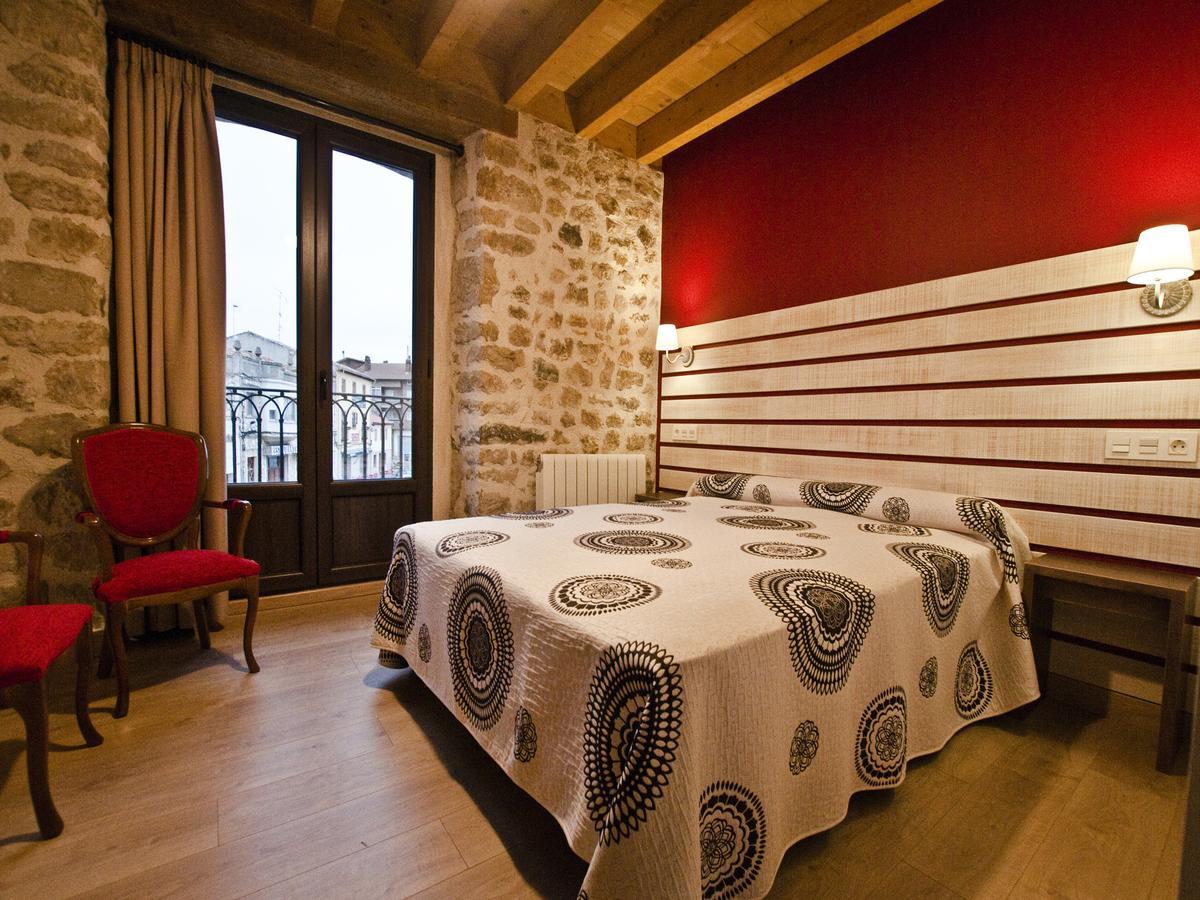 La Casa de Beli Hotel Tardajos Bagian luar foto