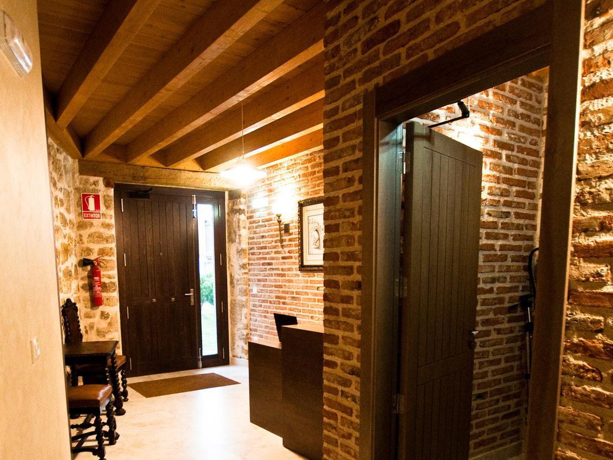 La Casa de Beli Hotel Tardajos Bagian luar foto