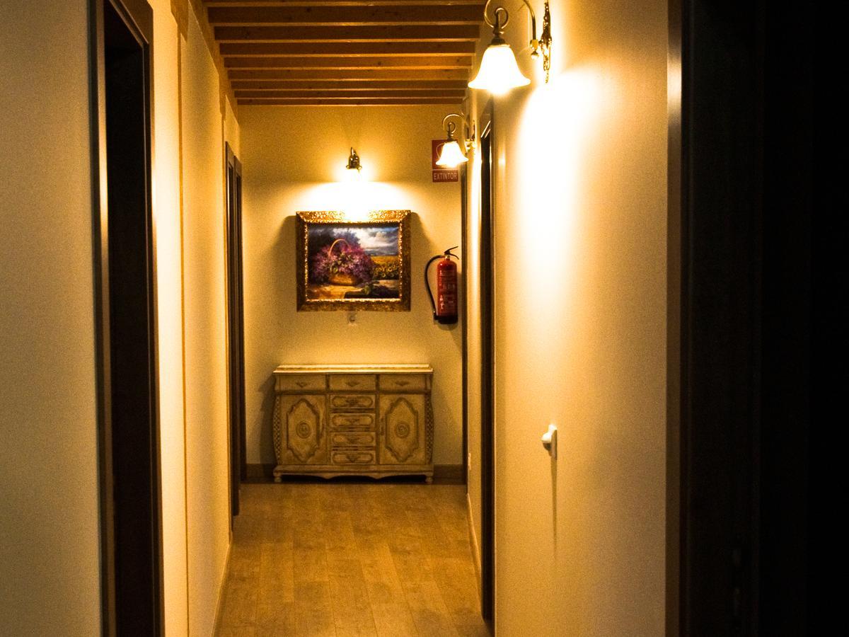 La Casa de Beli Hotel Tardajos Bagian luar foto