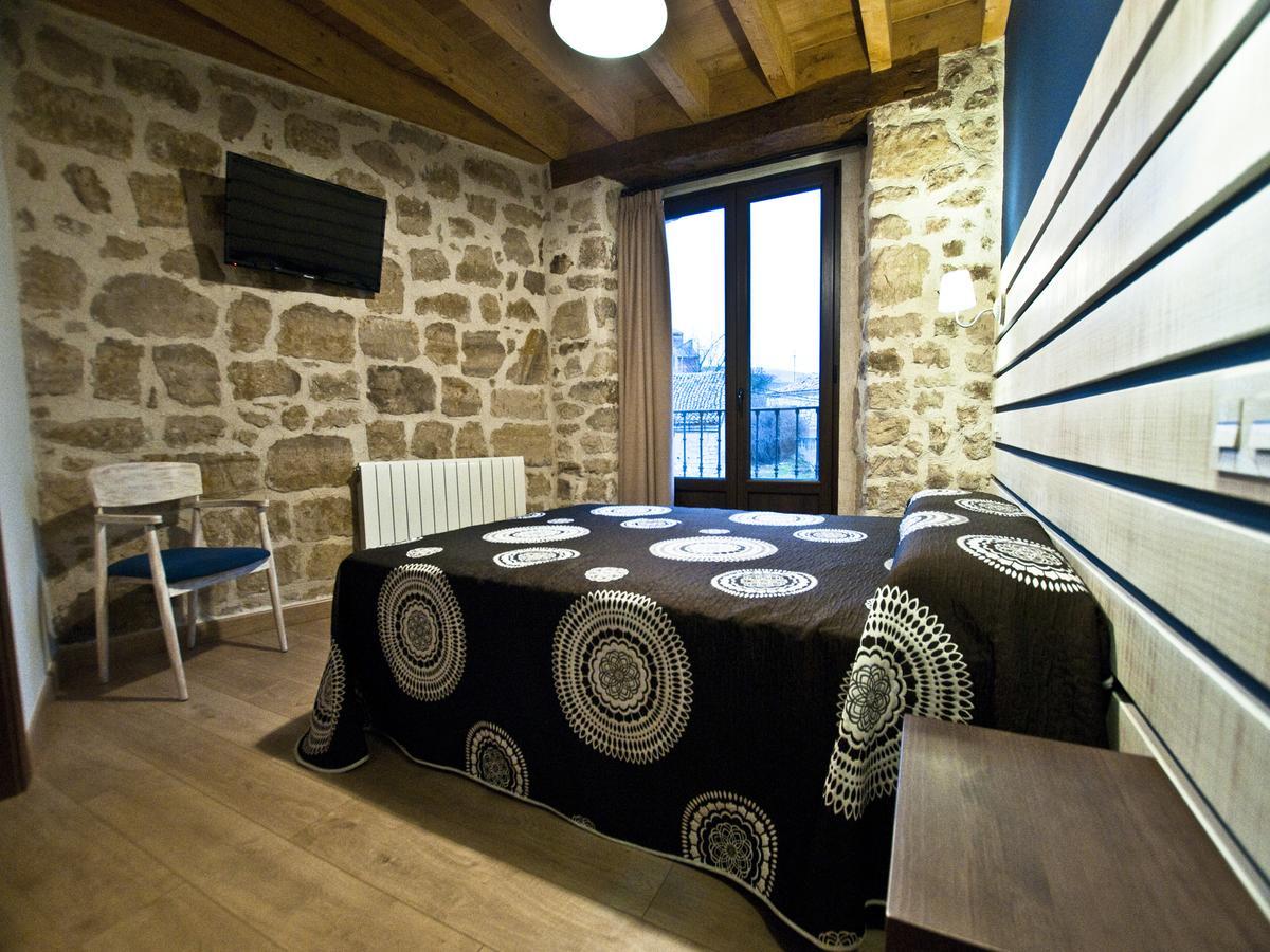 La Casa de Beli Hotel Tardajos Bagian luar foto