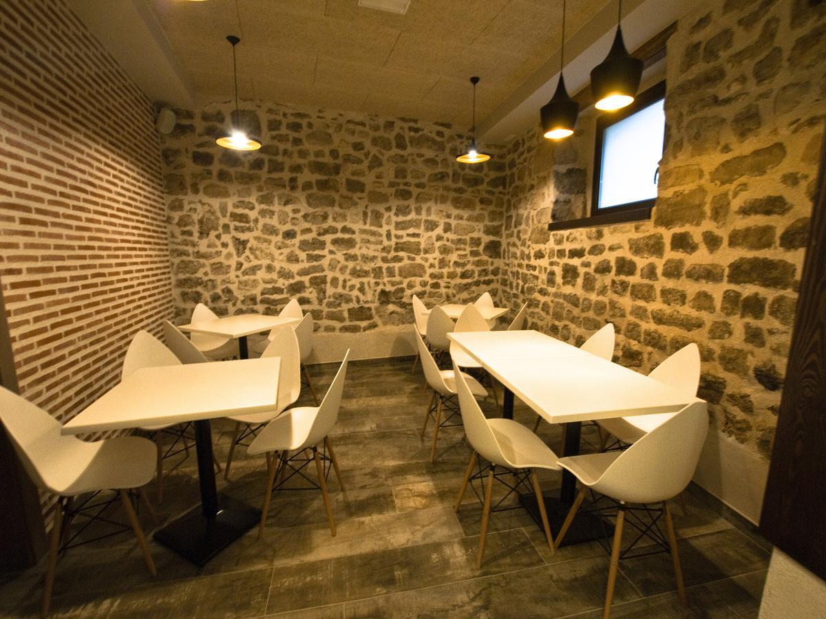 La Casa de Beli Hotel Tardajos Bagian luar foto