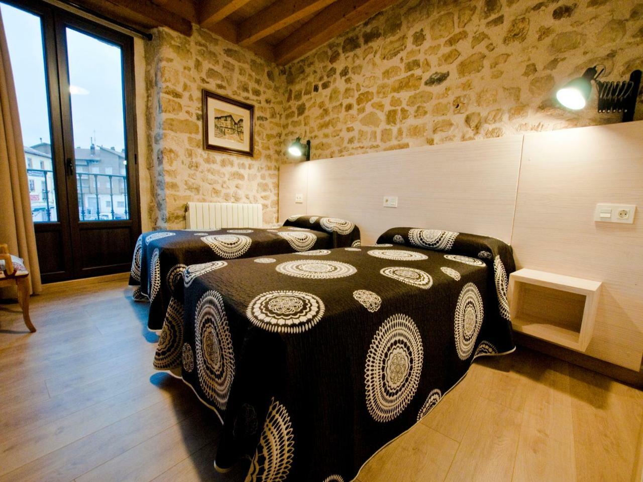 La Casa de Beli Hotel Tardajos Bagian luar foto